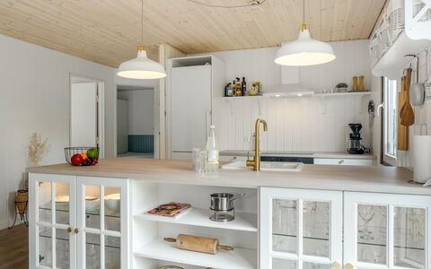 Neea - 280M from the Sea: Holz, Zuhause, Veranda, Deck, Hartholz, Dach, Holzbeize, Holzboden, Eco Hotel