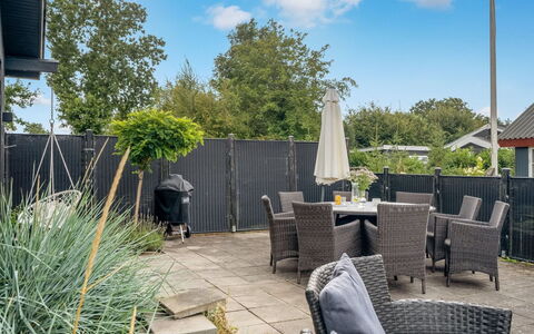 Neea - 280M from the Sea: Holz, Zuhause, Veranda, Deck, Hartholz, Dach, Holzbeize, Holzboden, Eco Hotel