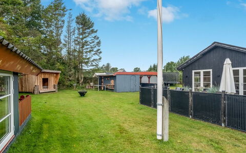 Neea - 280M from the Sea: Holz, Zuhause, Veranda, Deck, Hartholz, Dach, Holzbeize, Holzboden, Eco Hotel