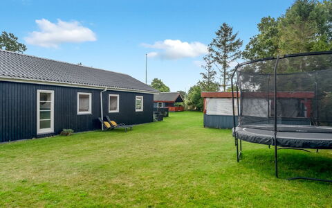 Neea - 280M from the Sea: Holz, Zuhause, Veranda, Deck, Hartholz, Dach, Holzbeize, Holzboden, Eco Hotel