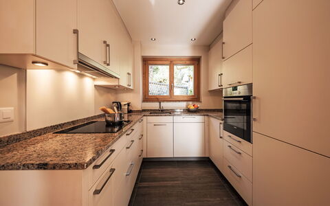 Dipankar: Küche, Countertop, Küchengerät, Interior Design, Major Appliance, Cabinetry, Holz, Flooring, Möbel, Herd