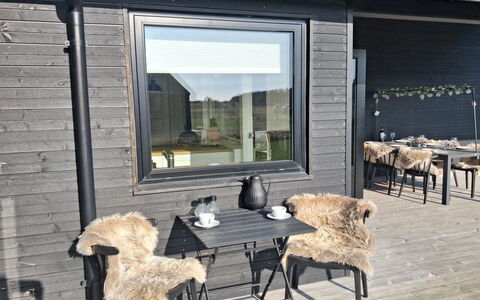 Alea - 800M from the Sea: Möbel, Interior Design, Flooring, Holz, Fussboden, Decke, Holzboden, Stuhl, Tabelle, Beleuchtung
