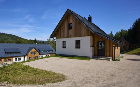 Muhu: Himmel, Pflanze, Gebäude, Fenster, Wolke, Baum, Haus, Grundstueck, Hütte, Abstellgleis