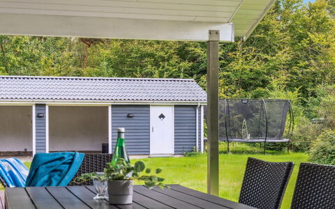 Gisl - 1.3Km from the Sea: Möbel, Interior Design, Flooring, Holz, Fussboden, Decke, Holzboden, Stuhl, Tabelle, Beleuchtung
