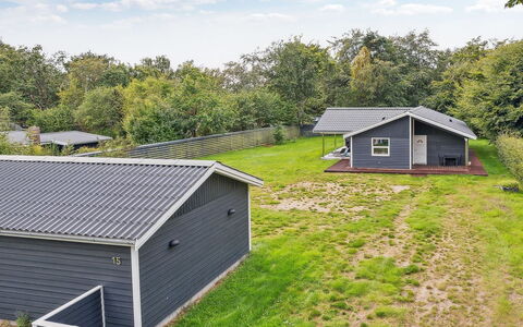 Gisl - 1.3Km from the Sea: Möbel, Interior Design, Flooring, Holz, Fussboden, Decke, Holzboden, Stuhl, Tabelle, Beleuchtung