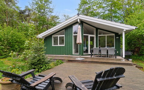 Arkil - 150M from the Sea: Dach, Haus, Grundstueck, Zuhause, Hütte, Estate, Gartenbauten, Schatten, Blockhaus, Landscaping