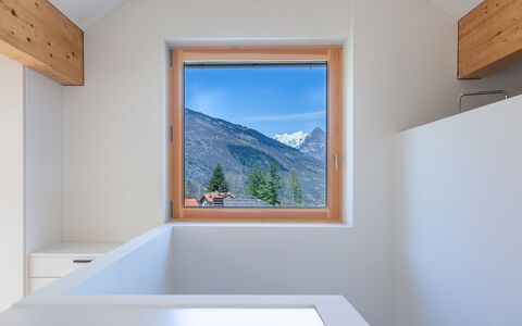 Loft Lepontica: Wasser, Himmel, Schwimmbad, Pflanze, Azurblau, Blau, Baum, Gartenmöbel, Gebäude, Schatten