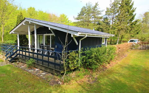 Aki - 30Km from the Sea: Hütte, Veranda, Schatten, Abstellgleis, Garten, Gartenbauten, Bauernhaus, Outdoor Struktur