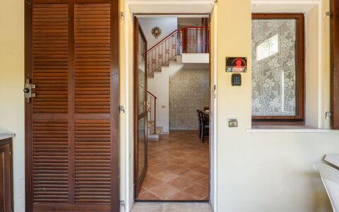Villasimius 683: Eigentum, Gebäude, Tür, Bilderrahmen, Holz, Haus, Fussboden, Flooring, Home Door