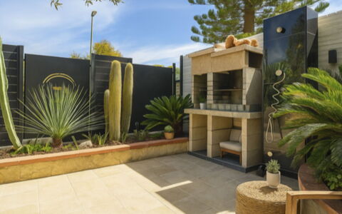 Villasimius 683: Strauch, Garten, Landscaping, Blumentopf, Eco Hotel, Zimmerpflanze, Schatten, Hof, Hinterhof