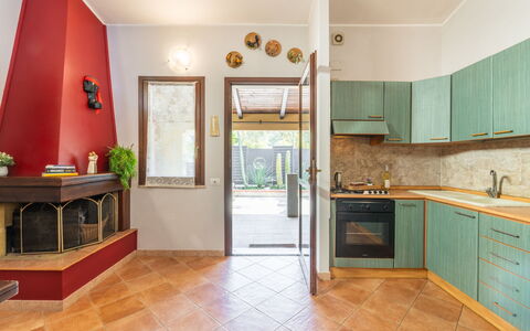 Villasimius 683: Countertop, Cabinetry, Eigentum, Möbel, Gebäude, Holz, Interior Design, Beleuchtung, Küche, Tabelle