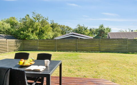 Thrym - 200M from the Sea: Dach, Haus, Zuhause, Hütte, Abstellgleis, Estate, Auffahrt, Gartenbauten, Garten, Schuppen