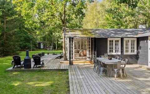 Torben - 750M from the Sea: Möbel, Interior Design, Flooring, Holz, Fussboden, Decke, Holzboden, Stuhl, Tabelle, Beleuchtung