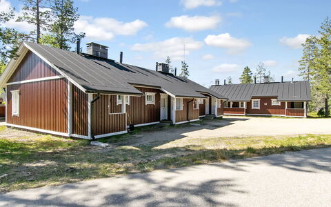 Hirvasaho a 2: Holz, Hütte, Blockhaus, Wald, Schuppen, Gartenbauten, Lärche, Wald, Holzbeize