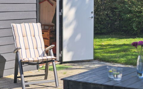 Imma - from the Sea: Möbel, Interior Design, Flooring, Holz, Fussboden, Decke, Holzboden, Stuhl, Tabelle, Beleuchtung