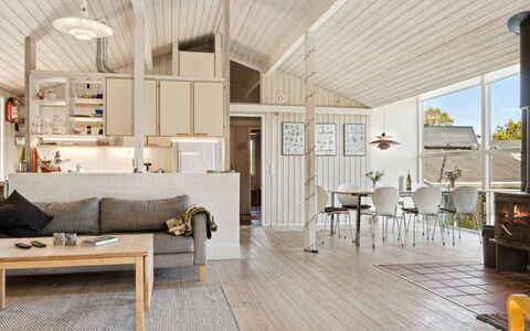 Henryk - 350M from the Sea: Interior Design, Flooring, Holz, Decke, Möbel, Fussboden, Holzboden, Wohnzimmer, Couch, Zuhause