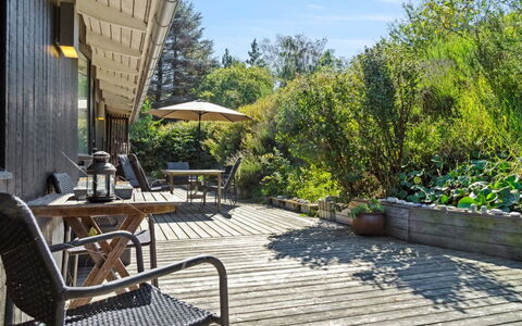 Henryk - 350M from the Sea: Holz, Strauch, Gartenmöbel, Möbel, Veranda, Schatten, Deck, Tisch Im Freien, Ground