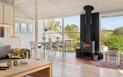 Henryk - 350M from the Sea: Flooring, Interior Design, Möbel, Fussboden, Holz, Decke, Wohnzimmer, Holzboden, Zimmer, Stuhl