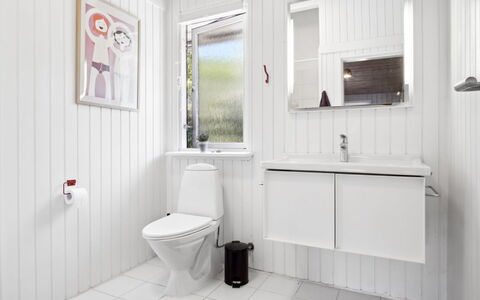Henryk - 350M from the Sea: Zuhause, Fussboden, Armatur, Installation, Sinken, Toilette, Badezimmer, Design, Hartholz, Holzbeize