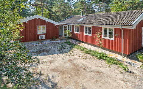 Nayati - 60M from the Sea: Holz, Möbel, Wohnung, Zimmer, Decke, Holzbeize, Stuhl, Hartholz, Lack, Holz