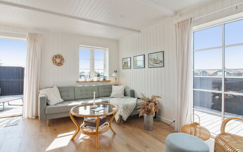 Sanni - 225M from the Sea: Flooring, Fussboden, Holz, Interior Design, Holzboden, Möbel, Couch, Wohnung, Zuhause, Wohnzimmer