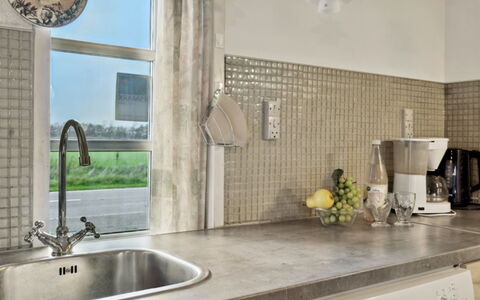 Haralde: Countertop, Küche, Interior Design, Flooring, Armatur, Spüle, Zapfhahn, Sinken, Fussboden, Zuhause