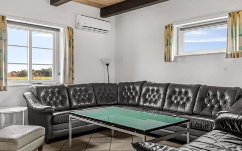 Haralde: Möbel, Flooring, Interior Design, Fussboden, Couch, Tabelle, Zuhause, Zimmer, Wohnzimmer, Decke