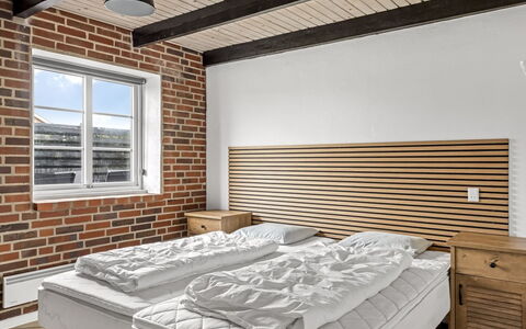 Haralde: Holz, Schlafzimmer, Bett, Interior Design, Decke, Flooring, Fussboden, Bedding, Bettdecke, Zimmer