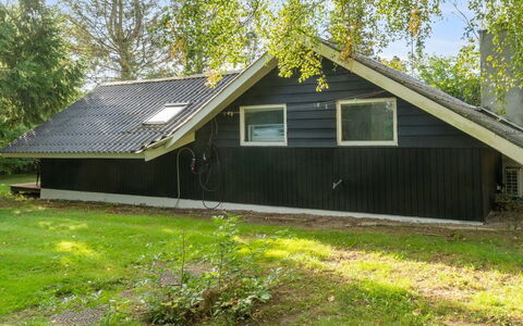 Ninni - 3.2Km from the Sea: Dach, Zuhause, Hütte, Estate, Gartenmöbel, Garten, Tisch Im Freien, Hof, Hinterhof, Villa