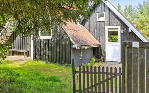 Keimo - 1.3Km from the Sea: Möbel, Interior Design, Flooring, Holz, Fussboden, Decke, Holzboden, Stuhl, Tabelle, Beleuchtung