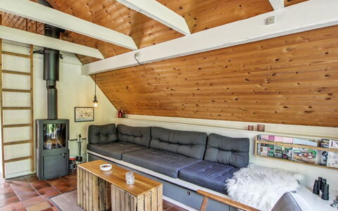 Keimo - 1.3Km from the Sea: Möbel, Interior Design, Flooring, Holz, Fussboden, Decke, Holzboden, Stuhl, Tabelle, Beleuchtung