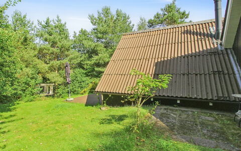 Keimo - 1.3Km from the Sea: Möbel, Interior Design, Flooring, Holz, Fussboden, Decke, Holzboden, Stuhl, Tabelle, Beleuchtung