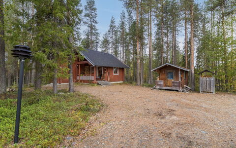 Kuukkelin Tupa 1: Baum, Holz, Hütte, Haus, Dach, Zuhause, Blockhaus, Schuppen, Wald, Ländliches Gebiet