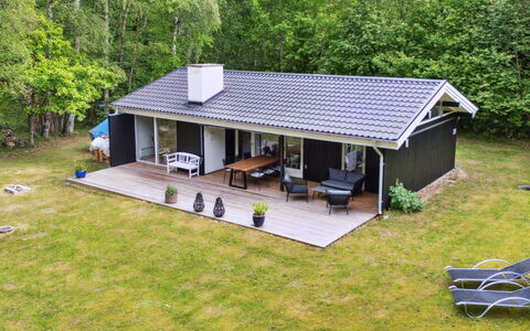 Judyta - 250M to the Fjord: Möbel, Interior Design, Flooring, Holz, Fussboden, Decke, Holzboden, Stuhl, Tabelle, Beleuchtung