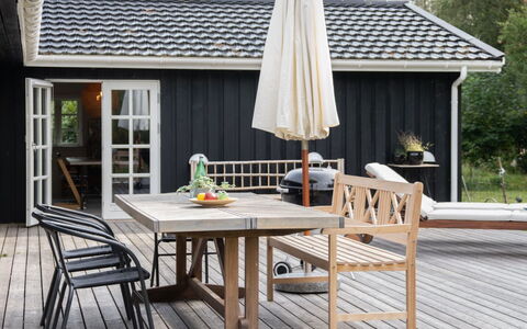 Mella - 625M from the Sea: Möbel, Interior Design, Flooring, Holz, Fussboden, Decke, Holzboden, Stuhl, Tabelle, Beleuchtung