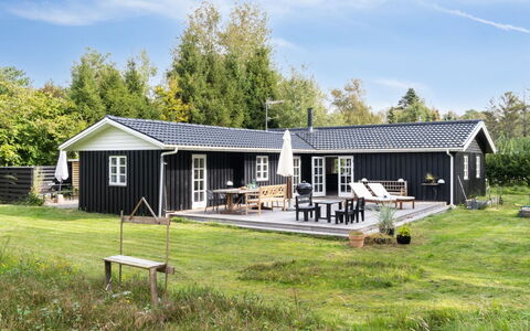 Mella - 625M from the Sea: Möbel, Interior Design, Flooring, Holz, Fussboden, Decke, Holzboden, Stuhl, Tabelle, Beleuchtung
