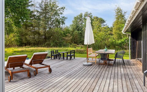 Mella - 625M from the Sea: Möbel, Interior Design, Flooring, Holz, Fussboden, Decke, Holzboden, Stuhl, Tabelle, Beleuchtung