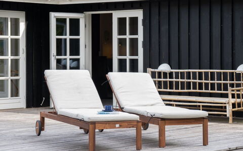 Mella - 625M from the Sea: Möbel, Interior Design, Flooring, Holz, Fussboden, Decke, Holzboden, Stuhl, Tabelle, Beleuchtung