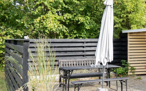 Mella - 625M from the Sea: Möbel, Interior Design, Flooring, Holz, Fussboden, Decke, Holzboden, Stuhl, Tabelle, Beleuchtung