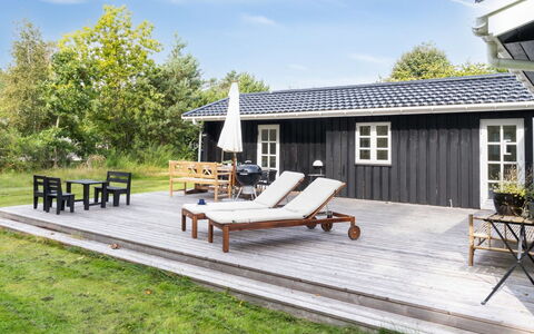 Mella - 625M from the Sea: Möbel, Interior Design, Flooring, Holz, Fussboden, Decke, Holzboden, Stuhl, Tabelle, Beleuchtung