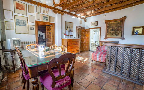 Carmen del Agua: Möbel, Bilderrahmen, Eigentum, Tabelle, Stuhl, Holz, Beleuchtung, Interior Design, Flooring, Fussboden