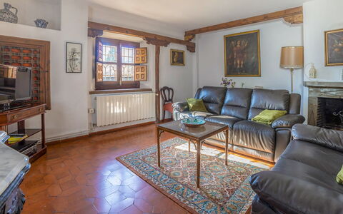 Carmen del Agua: Bilderrahmen, Möbel, Couch, Tabelle, Interior Design, Holz, Fussboden, Flooring, Wohnzimmer, Hartholz