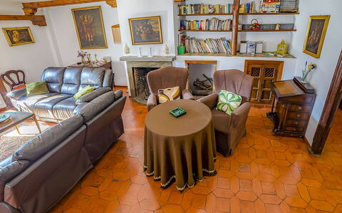 Carmen del Agua: Möbel, Eigentum, Tabelle, Bilderrahmen, Holz, Bücherregal, Flooring, Interior Design, Fussboden, Schublade