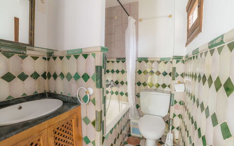 Carmen del Agua: Armatur, Badezimmer, Beleuchtung, Interior Design, Fussboden, Sinken, Flooring, Gebäude, Dusche, Installation