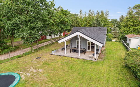 Keijo - 150M from the Sea: Dach, Zuhause, Tür, Hütte, Schatten, Abstellgleis, Garten, Estate, Hinterhof