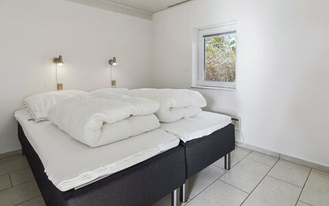 Nalin - 500M from the Sea: Schlafzimmer, Bett, Bedding, Bettdecke, Decke, Interior Design, Bettrahmen, Möbel, Zuhause, Zimmer