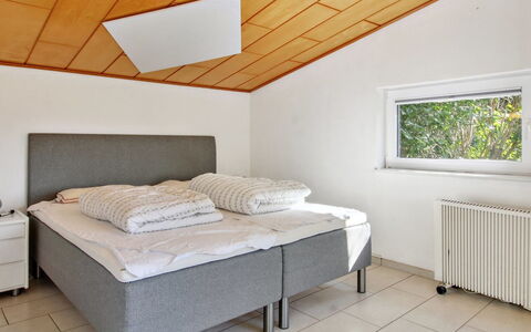 Nalin - 500M from the Sea: Interior Design, Möbel, Fussboden, Flooring, Holz, Schlafzimmer, Bett, Decke, Zimmer, Bedding