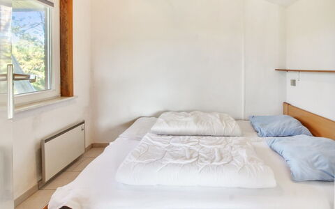 Nalin - 500M from the Sea: Wand, Schlafzimmer, Holz, Bett, Interior Design, Decke, Bettdecke, Fussboden, Flooring, Bedding