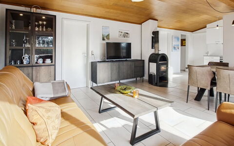 Nalin - 500M from the Sea: Möbel, Interior Design, Flooring, Couch, Fussboden, Decke, Holz, Wohnzimmer, Zimmer, Beleuchtung
