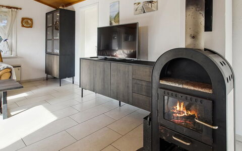 Nalin - 500M from the Sea: Möbel, Flooring, Holz, Interior Design, Fussboden, Decke, Zimmer, Wohnzimmer, Holzboden, Haushaltsgerät